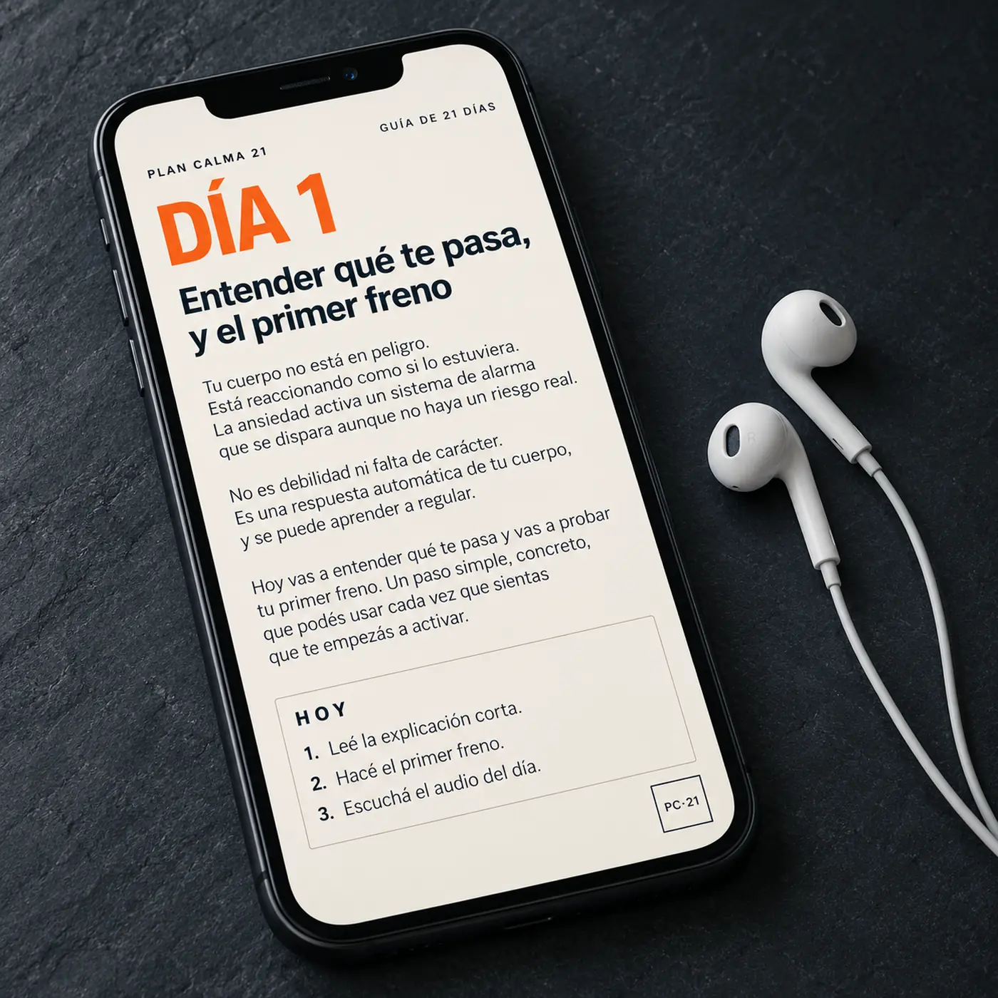 La Guía Plan Calma 21 abierta en el día 1, en un celular apoyado sobre la mesa